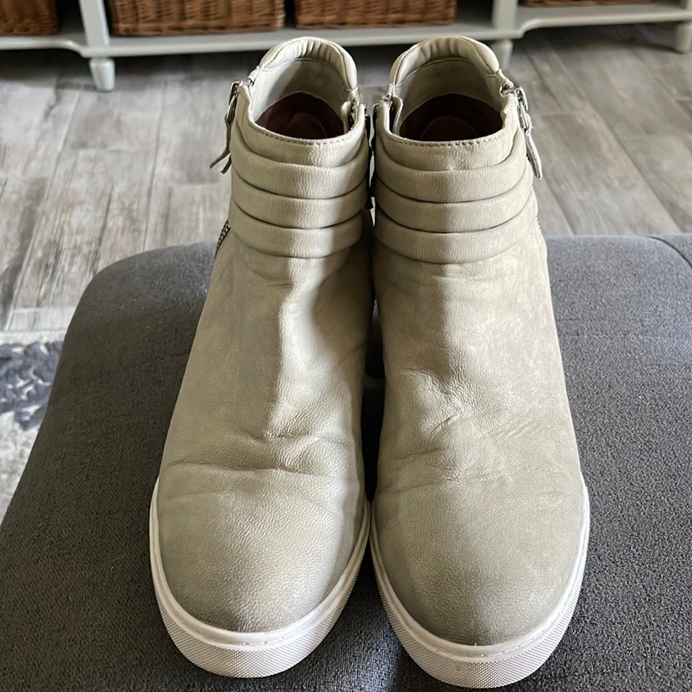 L. Paolo $149 Light Grey Wedge Booties